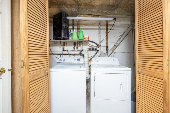 Building Photo - 112 Market St