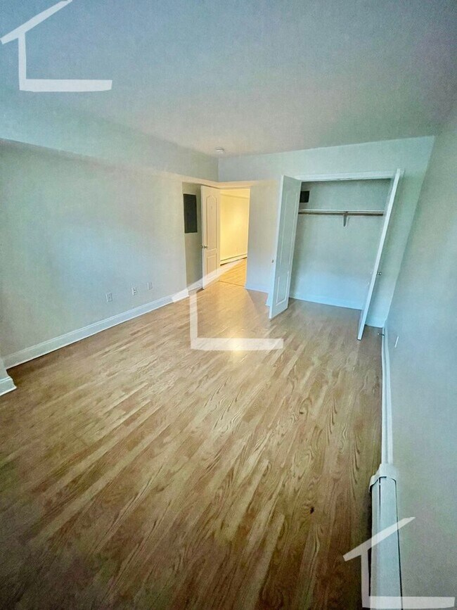 Building Photo - Large 3 bed unit in Allston near the Green...