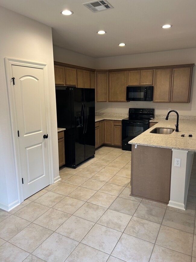 Building Photo - 42176 Cat Tail Rd