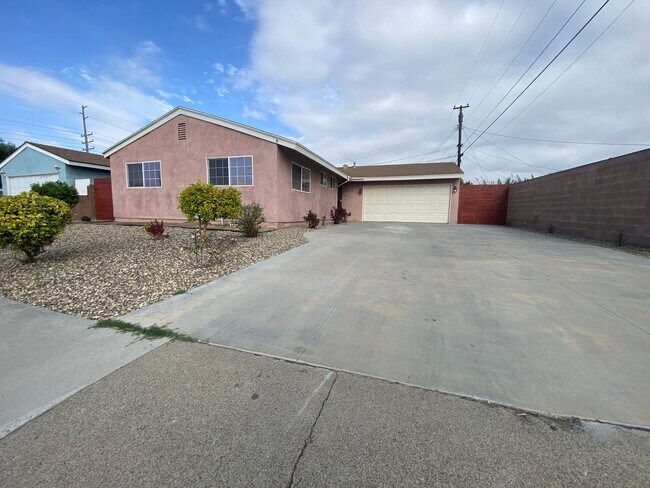 Primary Photo - Updated 3 Bedroom Cypress House w/ Office ...