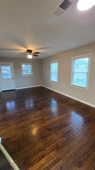 LIVINGROOM - 5991 Peco Ln