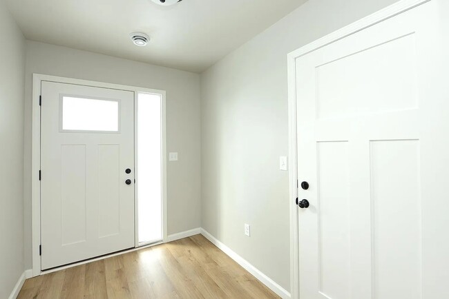 Building Photo - 2383 Eagle Vly Dr S