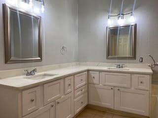 Building Photo - 4000 Double Oak Dr