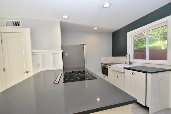Building Photo - Pleasant Valley Condo with Recent Upgrades...