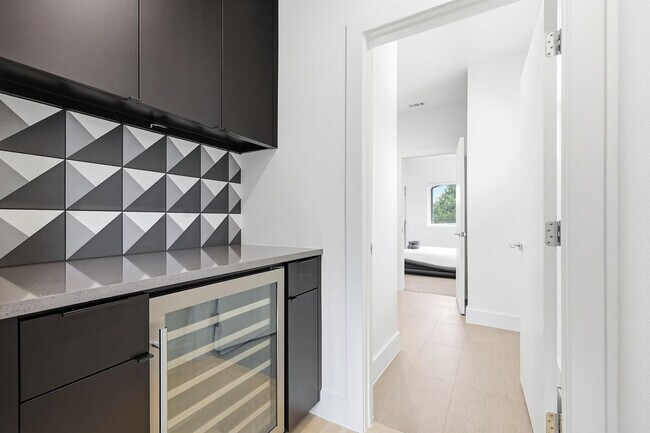 Building Photo - 3714 Highgrove Dr