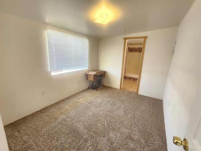 Building Photo - Beautifully Unique 3 bedroom 2 bath Home