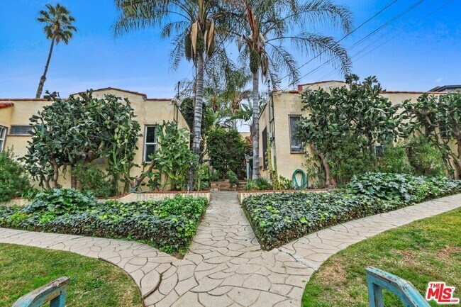 Building Photo - 1388 Edgecliffe Dr
