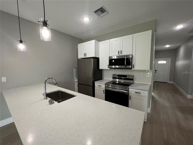 Building Photo - 12128 Henley Ave