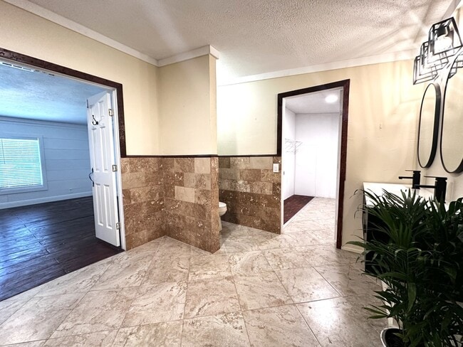 Building Photo - 2325 Salt Creek Trail