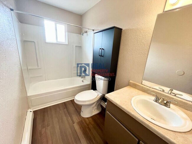 Building Photo - 4340 Loomis Ave