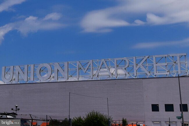 Building Photo - 1016 17th Pl NE