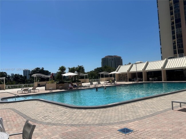 Building Photo - 20301 W Country Club Dr