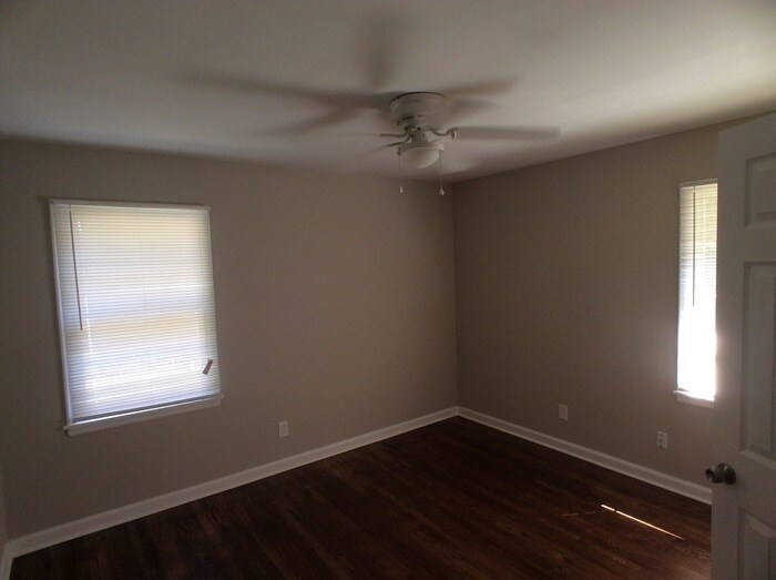 Building Photo - 2892 Horse Shoe Dr