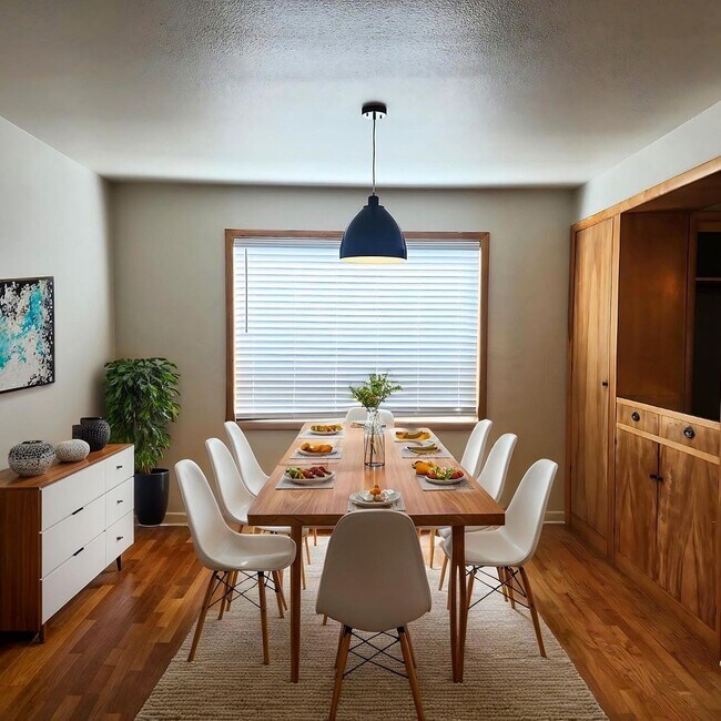 Building Photo - 911 W Leola St