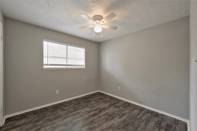 Building Photo - 14119 Bella Dr