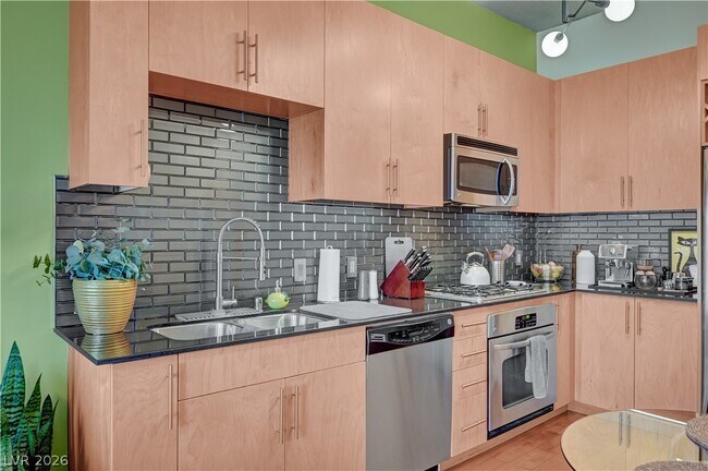 Building Photo - 353 E Bonneville Ave