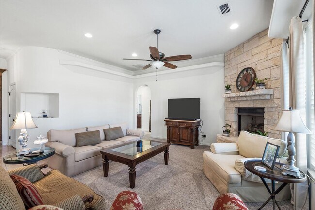 Building Photo - Beautiful Home In Pecan Planation