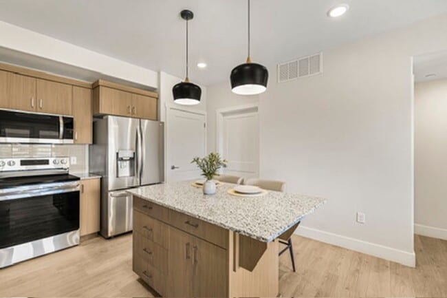 Building Photo - 1522 Quail Dr