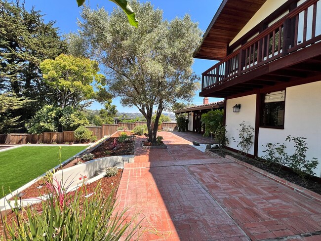 Building Photo - SPACIOUS FOUR BEDROOM TWO AND HALF BATH CH...
