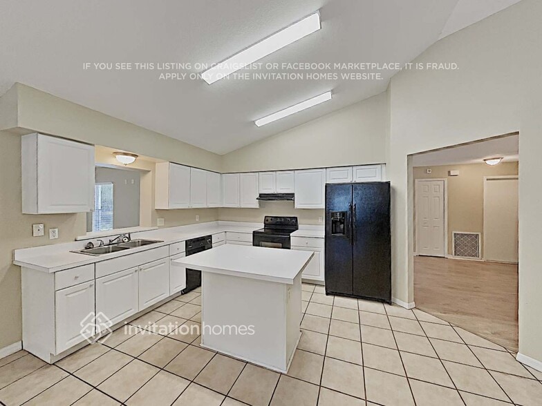 Building Photo - 2436 Delbarton Ave