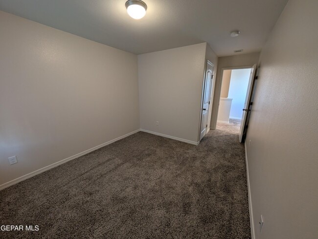 Building Photo - 517 La Entrada Cir