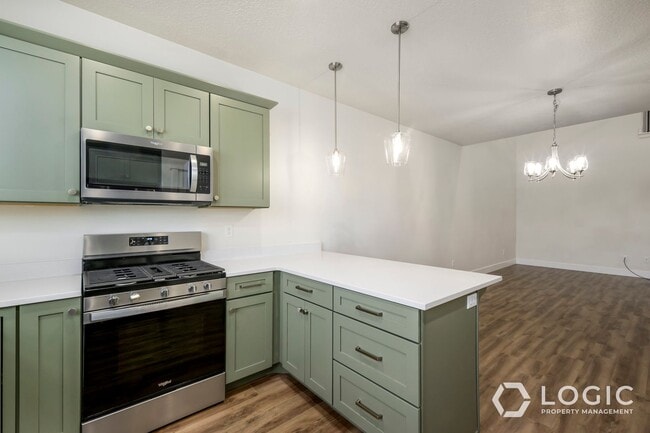 Building Photo - Beautiful New Townhome!