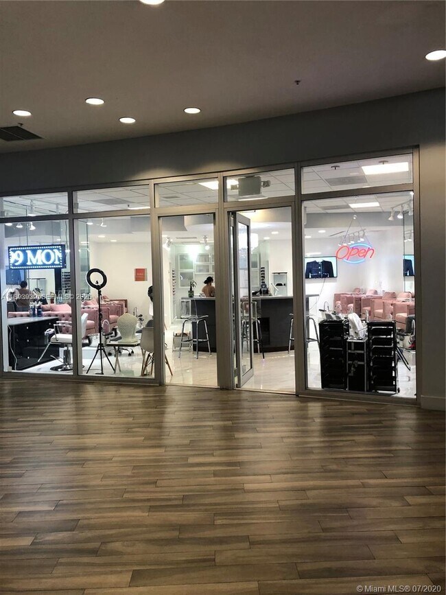 Building Photo - 1750 N Bayshore Dr