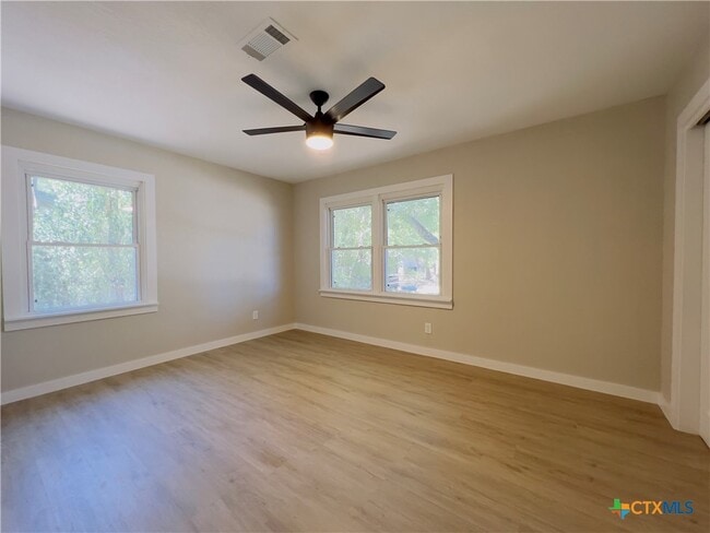 Building Photo - 105 Nauert St