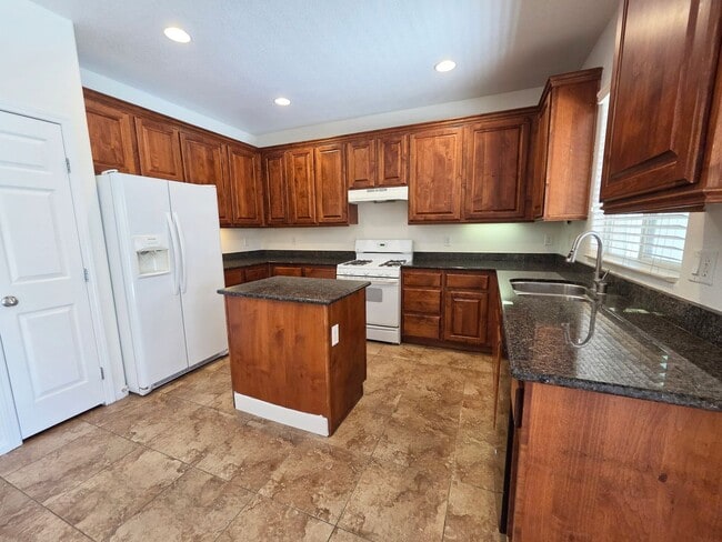 Building Photo - Spacious 4 Bed Home with Loft & 3-Car Garage