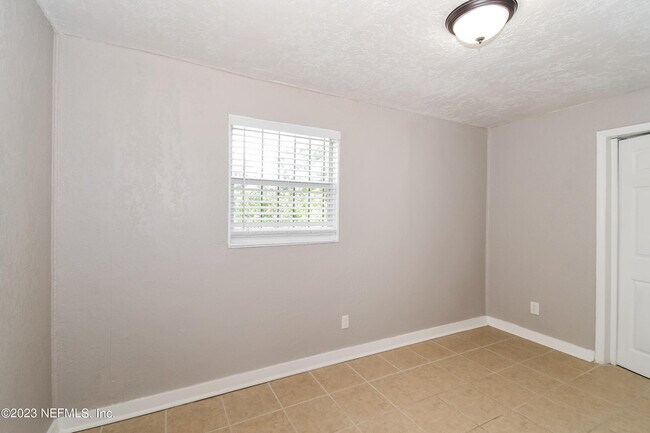 Building Photo - 4602 Roanoke Blvd