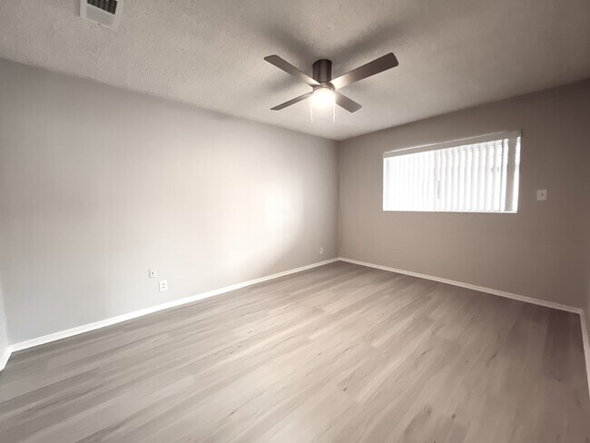 Building Photo - 8622 5th St