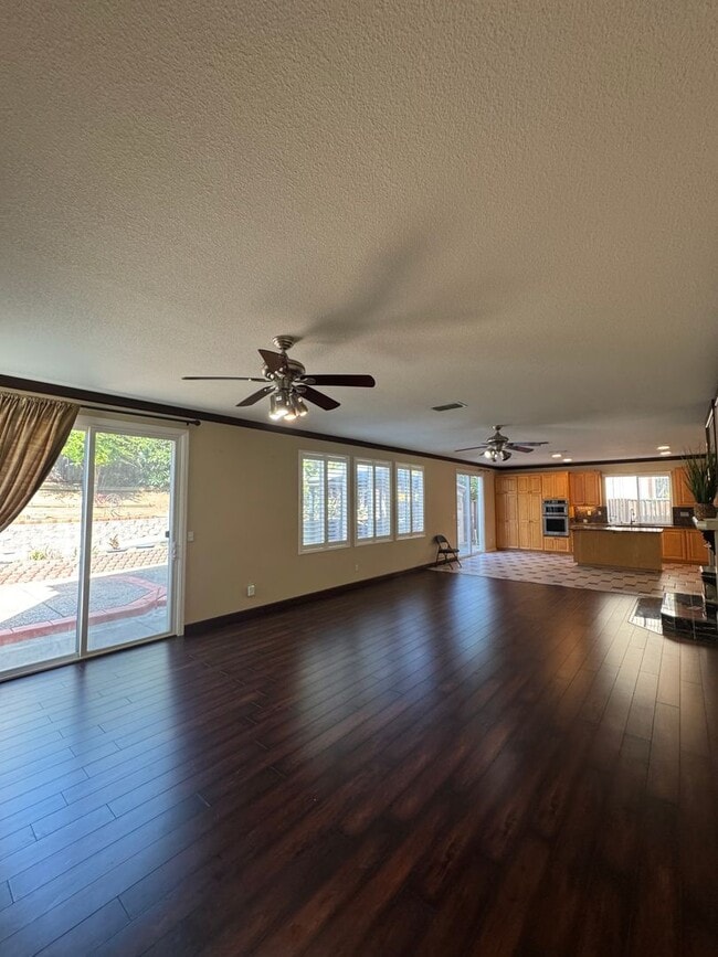 Building Photo - 1762 River Oaks Cir
