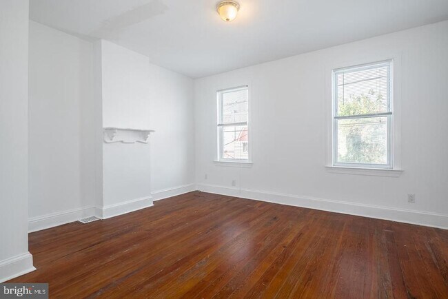 Building Photo - 2214 Latona St