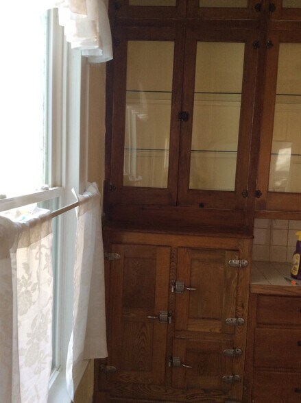 Kitchen - 1667 Doty St