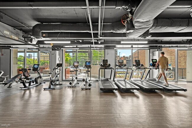 Building Photo - 2020 N Lincoln Park W