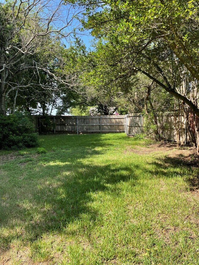 Building Photo - Available Now! No Pets! Beautiful 4 bed/2....