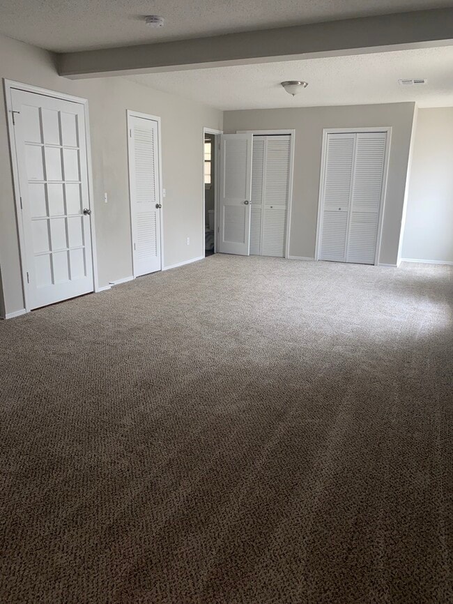 Building Photo - 8625 Lakeaire Dr