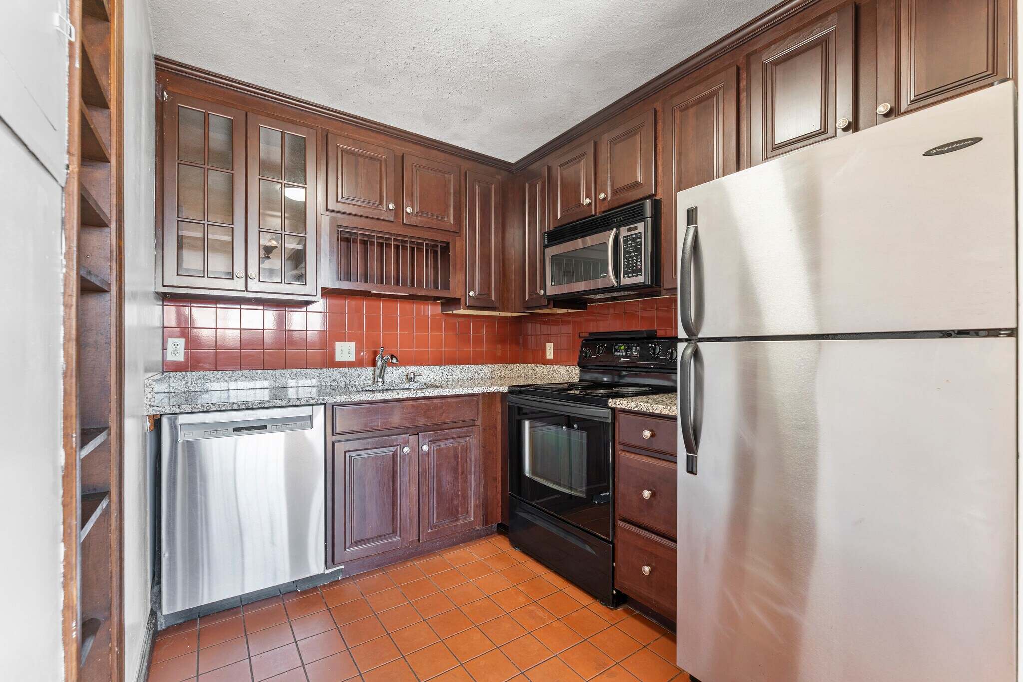 kitchen - 660 Tremont St