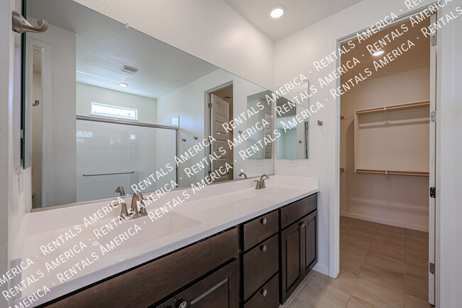 Building Photo - 4806 S 110th Ave