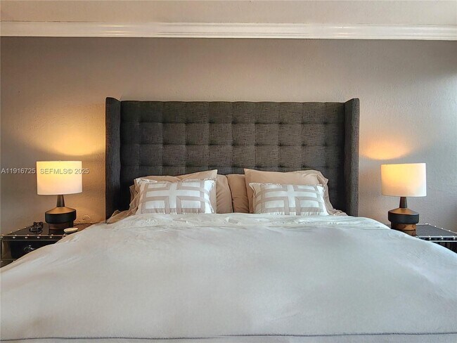 Building Photo - 2030 S Ocean Dr