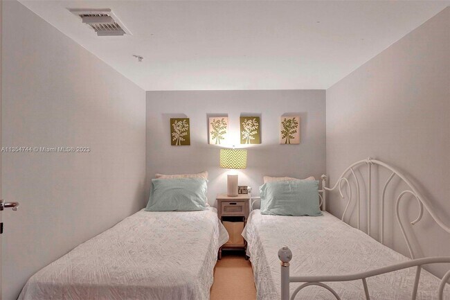 Building Photo - 9499 Collins Ave