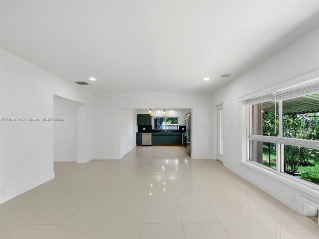 Building Photo - 4850 SW 5th Terrace
