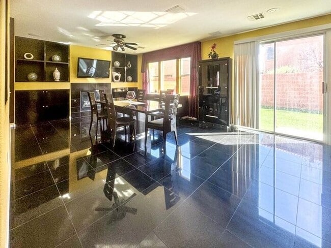 Building Photo - Welcome to your new home in North Las Vega...