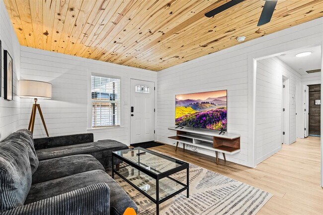 Building Photo - 3002 Brinwood Ave