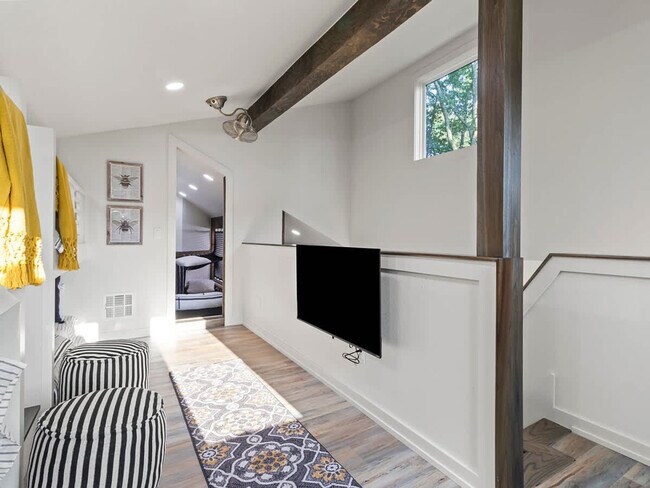 Building Photo - 2104 Almand Dr