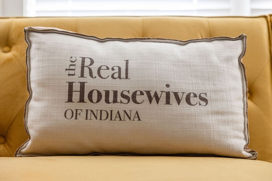 Building Photo - 230 E 9th St