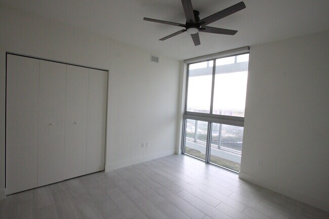 Building Photo - 2000 Metropica Wy