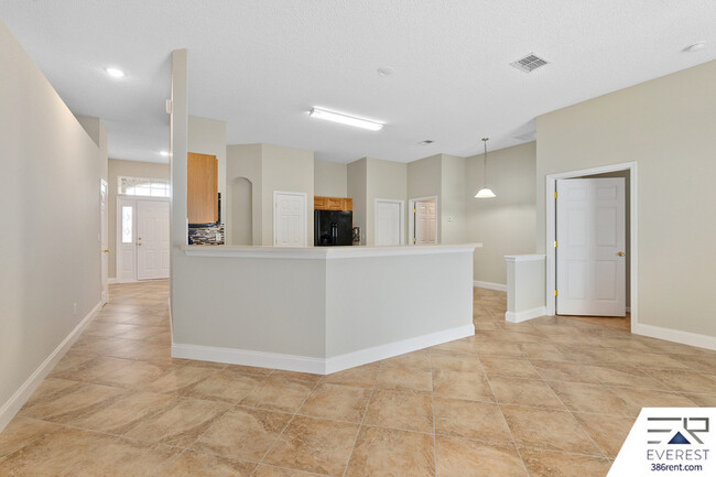 Building Photo - 24 Pittwick Ln