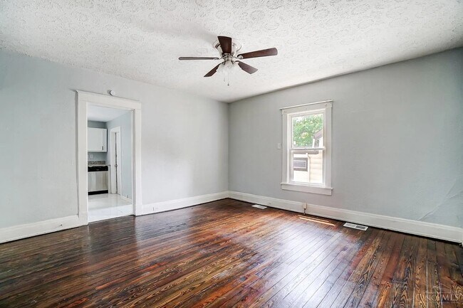 Building Photo - 5128 Blaesi St