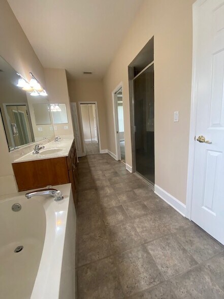 Building Photo - 20 Banner Ln